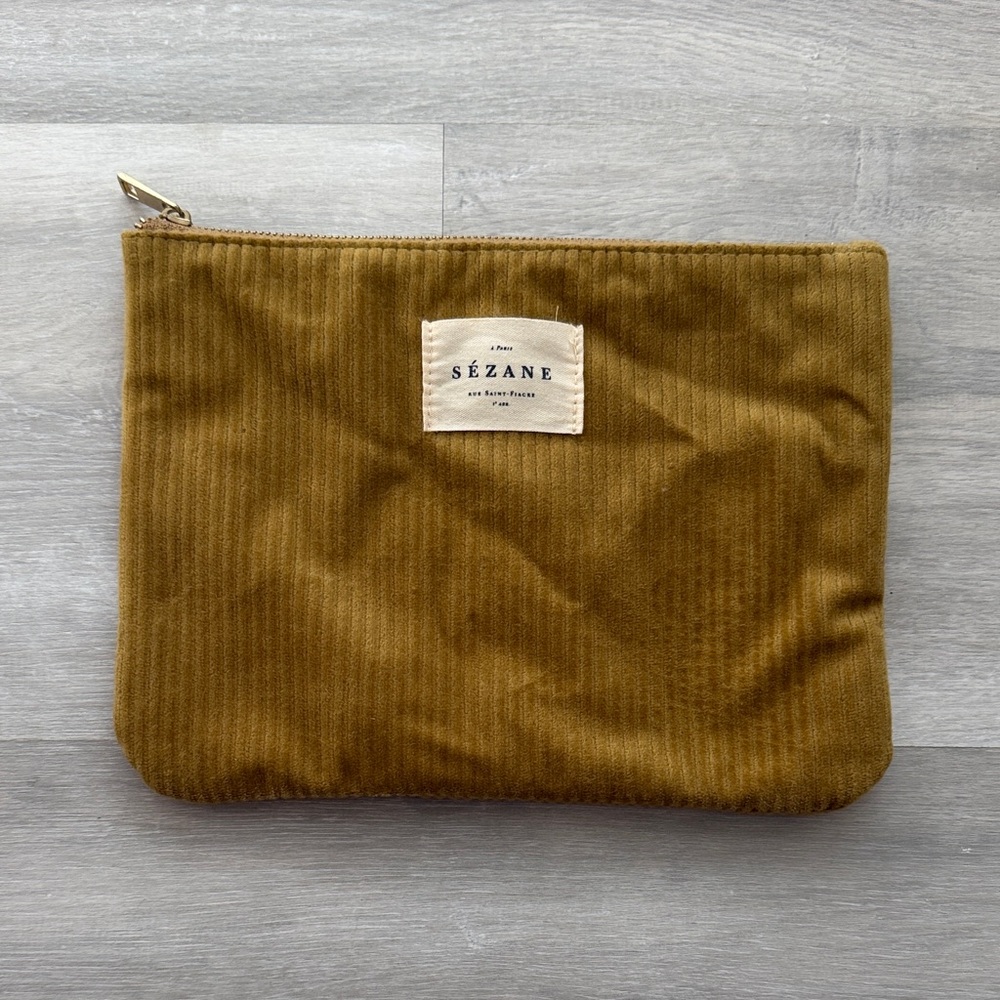 Flat velvet pouch